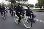 Como una forma de solidaridad en el Día Mundial sin Auto, senadores se dirigieron a trabajar a la Cámara alta en bicicleta, en un recorrido que partió del Auditorio Nacional sobre Paseo de la Reforma.