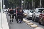 Como una forma de solidaridad en el Día Mundial sin Auto, senadores se dirigieron a trabajar a la Cámara alta en bicicleta, en un recorrido que partió del Auditorio Nacional sobre Paseo de la Reforma.