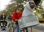 Según los cibernautas, Barbosa acompañó a los niños de E.T. en el Día Mundial sin Auto.