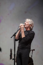 Canciones como Money, Time, Shine on you crazy diamond, Dogs, Pigs, Mother, Another Brick in the wall y Coformtably numb, entre otras, fueron coreadas por el público.