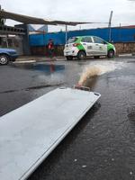 Decenas de vehículos arrastrados y miles de damnificados es el saldo de las lluvias.