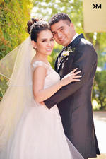 02102016 Iván de Jesús Arenas Lara y Yenny Torres Téllez en una fotografía de estudio el día de su boda. - Joss Banuet Fotografía.
