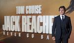 El actor estadounidense Tom Cruise posa durante el estreno europeo de la película "Jack Reacher: Nunca vuelvas atrás" en la plaza de Leicester Square en Londres.