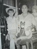 23102016 Hermelinda Arroyo Carrillo con su hijo, Lauro Rubén Herrera Arroyo, hoy Srio. del Exterior del SNTSS SEcción XII Coahuila.