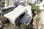 En el caso de las lápidas, corresponde a los propios familiares de los finados darles mantenimiento.