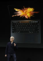 Acto seguido, fue presentada la nueva versión de la computadora portátil MacBook Pro.