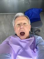 “De regreso con el Dr. Kably. Siempre me deja con la boca abierta. #dentista”, posteó en la selfie. Ante su gesto, los usuarios no dudaron en mofarse de él y echaron a volar su imaginación.