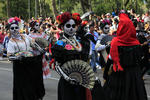 El Desfile del Día de Muertos rebasó las expectativas al convocar a miles de personas a lo largo del recorrido del Ángel de la Independencia al Zócalo capitalino