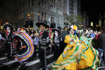 Fue visible la presencia de disfraces inspirados directamente de la tradición mexicana del Día de Muertos, con catrinas y calaveras resaltando entre la multitud.