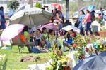 En San Pedro, miles también recordaron a sus difuntos.