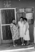 06112016 Graciela Lara de Rivera y sus hijas, Juana Graciela y Alejandra Rivera Lara, hijas del señor José Luis Rivera Chairez, en 1982.