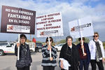 Integrantes del organismo Participación Ciudadana 29 se manifestaron con pancartas esta mañana en el evento oficial en el que se colocó la primera piedra del Centro de Convenciones.