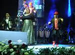 Gran parte de los asistentes cantaron y bailaron un gran número de canciones.