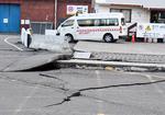 Diversos daños en la infraestructura dejó el terremoto.