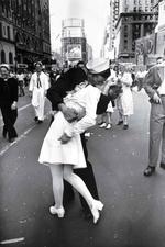 Entre las 100 escogidas está la del famoso beso en Times Square al final de la II Guerra Mundial, tomada por Alfred Eisenstaedt.
