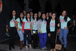 Provistos de grandes pantallas que proyectaban coloridas imágenes, las agrupaciones irrumpieron en el escenario a las 9:40 de la noche.