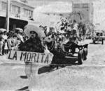 20112016 Desfile en 1982 representando a la Alberca “Esparza”, la Sra. Panchita Mora
y la Sra. Marichayo Torres.