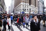 Las calles de Nueva York llenas de personas por el Black Friday.