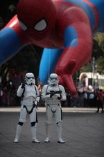 Un globo de Spiderman voló por las calles de Ciudad de México.