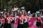 Los participantes adornaron el desfile con sus disfraces.