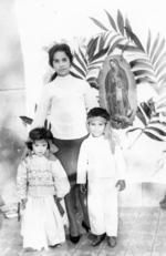 27112016 Raúl y Laura Silveira Fraire acompañados por su mamá, Aída Fraire Soto, en 1967.