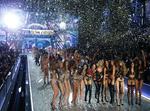Las 'ángeles' de Victoria Secret disfrutaron de principio a fin la pasarela.