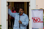 26 abril. Revocatorio | En Venezuela, el Consejo Nacional Electoral entrega formulario para la activación del referendo revocatorio y decidir la permanencia de Nicolás Maduro en la jefatura del Estado.