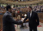 30 octubre. Presidente | En España, Mariano Rajoy jura el cargo como presidente del gobierno después de 10 meses de interinidad. El segundo partido del país se abstiene para facilitarle el gobierno e impedir que se produzcan nuevas elecciones.