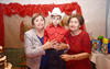 07122016 UN CUMPLE FELIZ.  Iker con sus abuelitas, Juanita Calleros y Amabilia Hernández.
