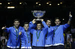 27 de noviembre. Tenis | Argentina conquistó su primer título de la Copa Davis cuando Federico Delbonis barrió a Ivo Karlovic en sets seguidos para completar una sensacional remontada.