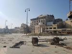 Edificios y escombros dañados se ven en las aldeas occidentales de Alepo del distrito de al-Assad.