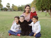 Julia con sus hijos, Artemio, María, Roberto y Julio