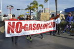 Los manifestantes bloquearon algunas gasolineras para expresar su inconformidad ante la subida del precio de la gasolina.
