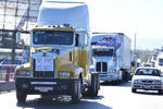 Camiones pesados circularon en caravana en contra de la medida del Gobierno federal.