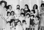 08012017 Cumpleaños del niño Miguel Martínez con su mamá, Ana Martínez, familiares y amigos, en 1970.