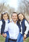 11012017 Robin Gerardo con sus hijas, Daniela y Natalia.