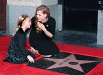 La actriz Amy Adams, protagonista de la película de ciencia-ficción "Arrival", recibió hoy su estrella en el célebre Paseo de la Fama de Hollywood en Los Ángeles.