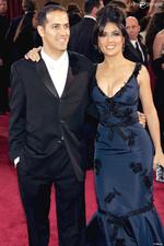 Salma Hayek y Sami Hayek. El hermano de la estrella de Hollywood, Sami Hayek también es muy exitoso, pero en la industria del diseño. Creó su propia colección de muebles y entre sus clientes se encuentran Brad Pitt y Jennifer Aniston, por mencionar algunos.