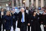 Mike Pence estuvo acompañado de su esposa Karen, y su hija Charlotte.