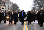 El vicepresidente Mike Pence también caminó en el desfile.
