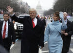 Luego de juramentar este mediodía al cargo como el presidente número 45 en la historia de Estados Unidos, Donald Trump encabezó el tradicional desfile de investidura.