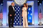 Melania Trump lució un elegante vestido largo color crema, aunque no se dio a conocer el nombre del diseñador.