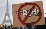 El llamado a manifestarse alcanzó también a Francia, donde mujeres protestaron en contra del nuevo presidente de Estados Unidos en la emblemática Torre Eiffel.