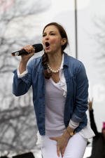 La actriz Ashley Judd declaró: "Soy una mujer desagradable, pero no como el hombre que se baña en polvo de Cheetos".