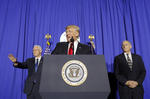 El presidente de Estados Unidos, Donald Trump, ofreció un mensaje después de firmar dos decretos para la seguridad fronteriza con los que ordena la construcción de su polémico muro.