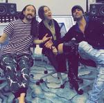 Con esta fotografía anunciaron sorpresas en el prócimo show del DJ, Steve Aoki, donde se encuentra Belinda y Criss Angel con músico.