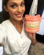 Es estudiante de medicina dental y modelo de Lille.