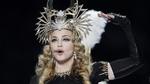 Con un gigantesco espectáculo, Madonna se presentó frente a la audiencia de Indianapolis con una temática circense.