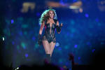 "Run the world" y "Single ladies" fueron algunos de los temas interpretados por Beyonce en uno de los  considerados por la opinión popular mejores espectáculos de medio tiempo en el 2013.