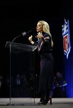 Es el primer Super Bowl realizado en Houston desde el famoso "problema de vestuario" de Janet Jackson que dejó expuesto uno de sus pechos.